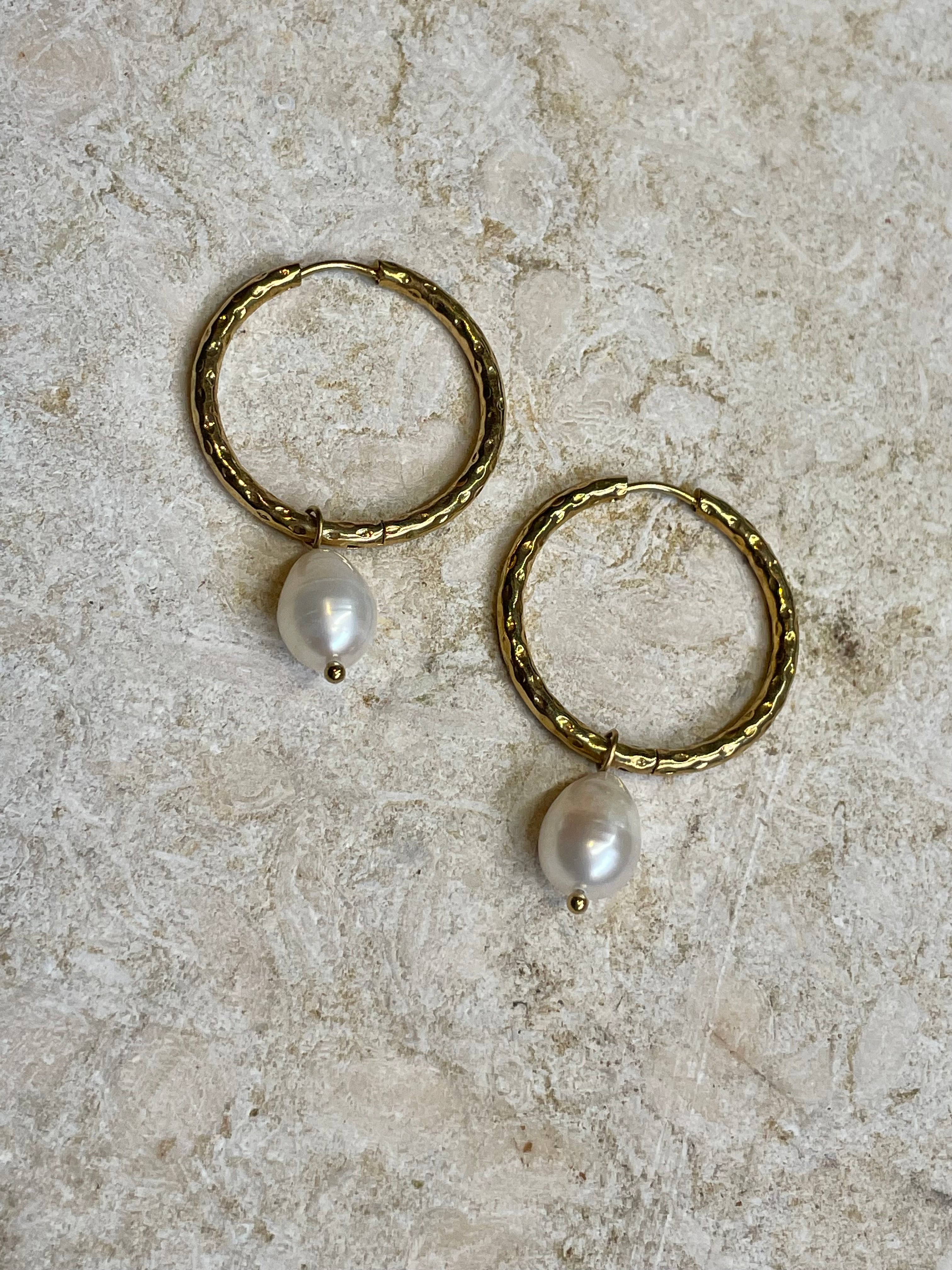 [SAMPLE] Freshwater Pearl Hammered Hoops
