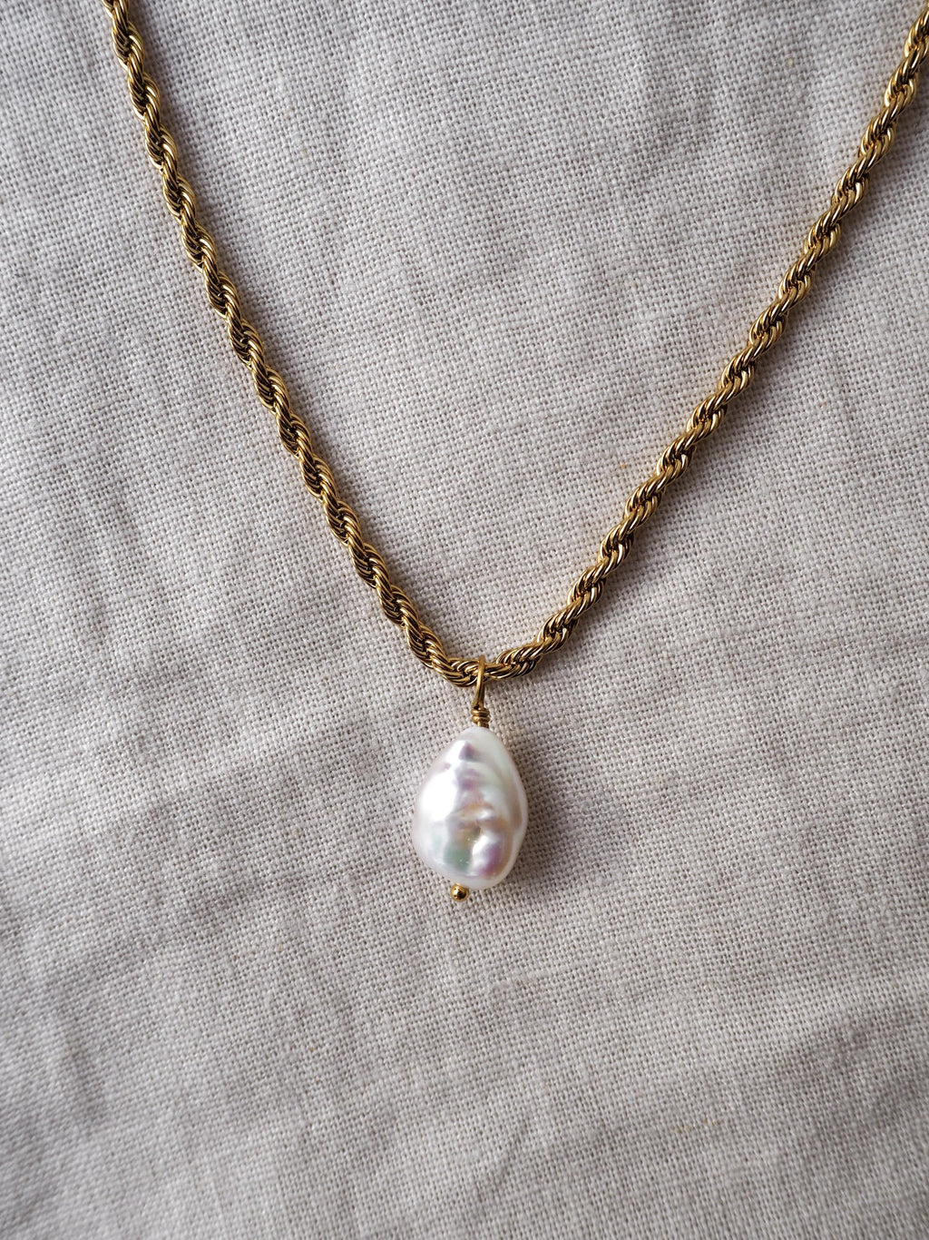 18K Gold Baroque Pearl Necklace: Twist Chain, Waterproof