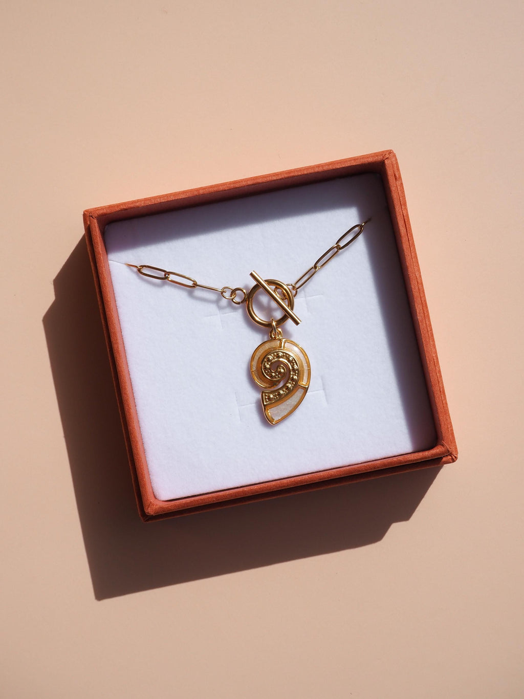 18K Gold Mother of Pearl Seashell Necklace Paperclip Tarnish-Resistant Waterproof