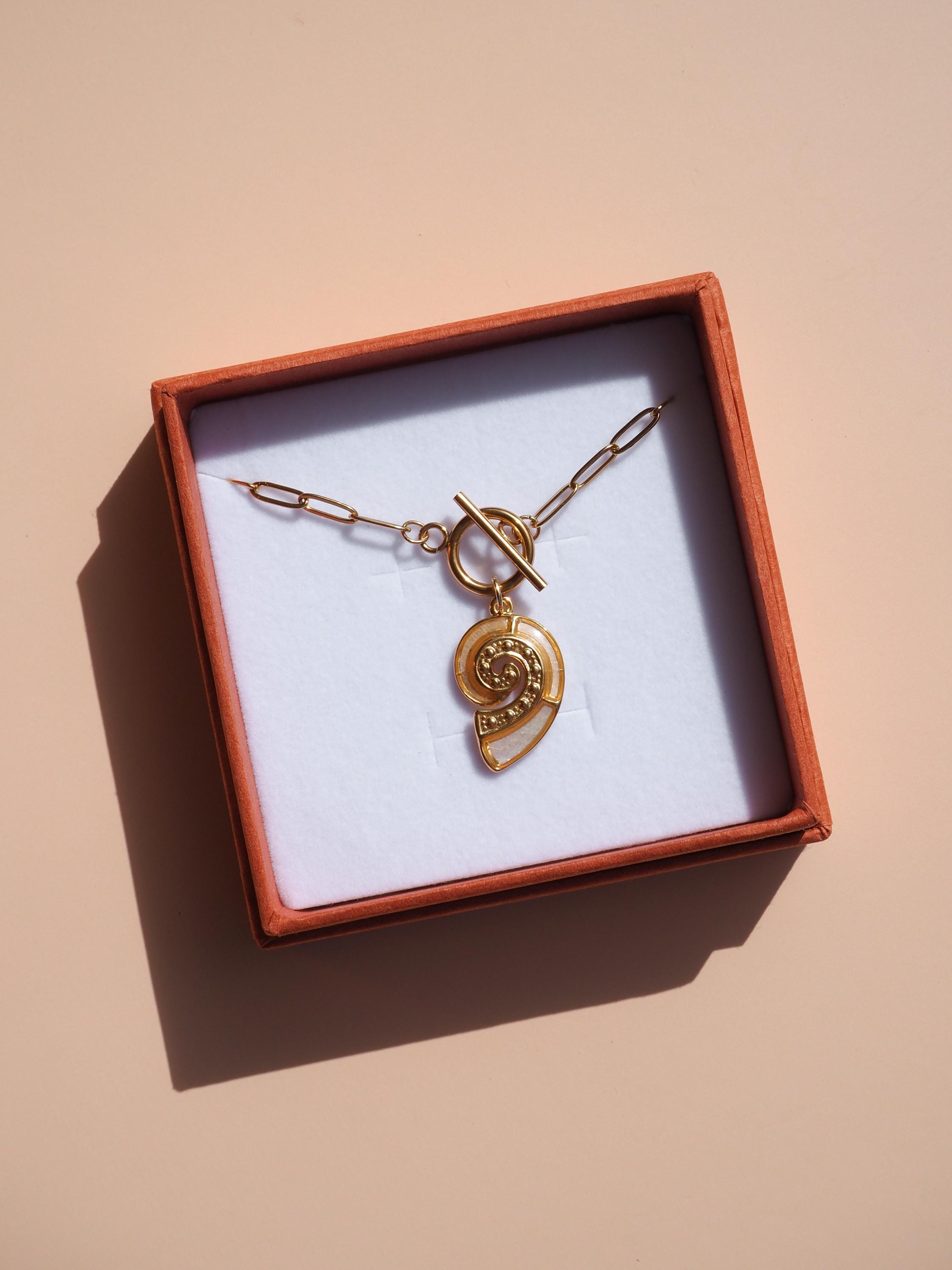 18K Gold Mother of Pearl Seashell Necklace Paperclip Tarnish-Resistant Waterproof